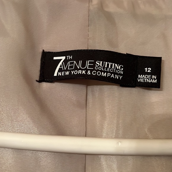 New York and Company Seventh Avenue Suiting  design collection.Perfect condition - Picture 3 of 7